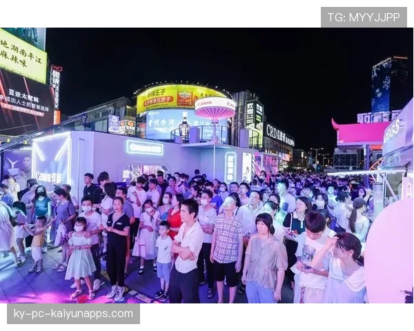 俱乐部举办冬季嘉年华 活动吸引家庭观众，俱乐部活动方案